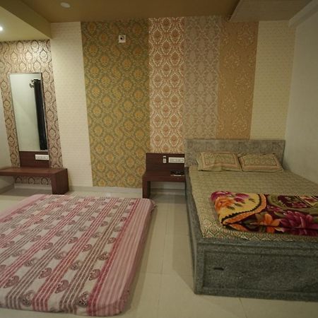 Hotel Pawar Palace And Restaurant Kelwa  Exterior photo
