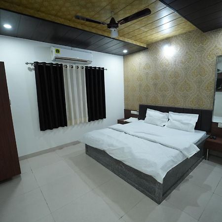Hotel Pawar Palace And Restaurant Kelwa  Exterior photo