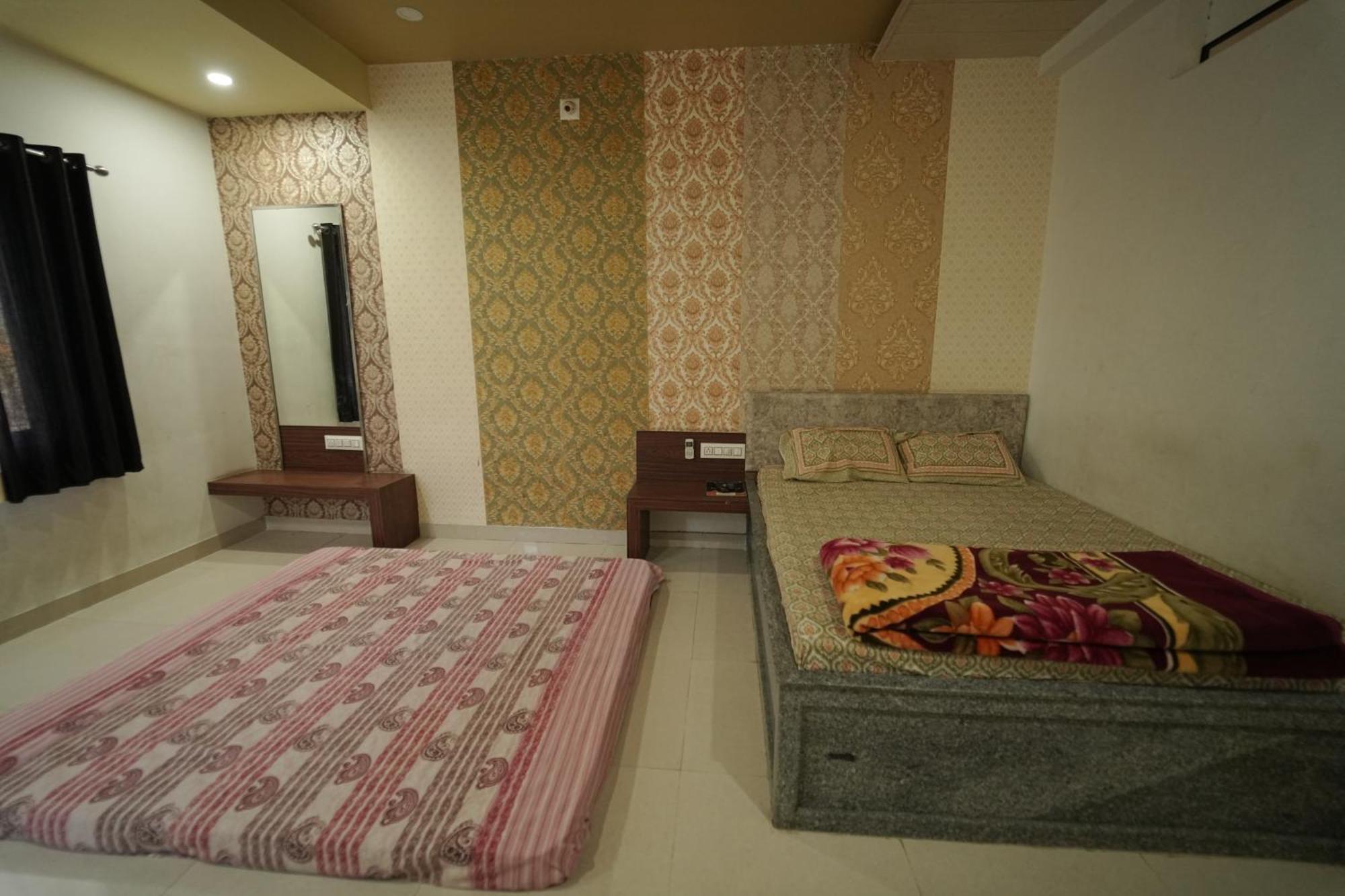 Hotel Pawar Palace And Restaurant Kelwa  Exterior photo