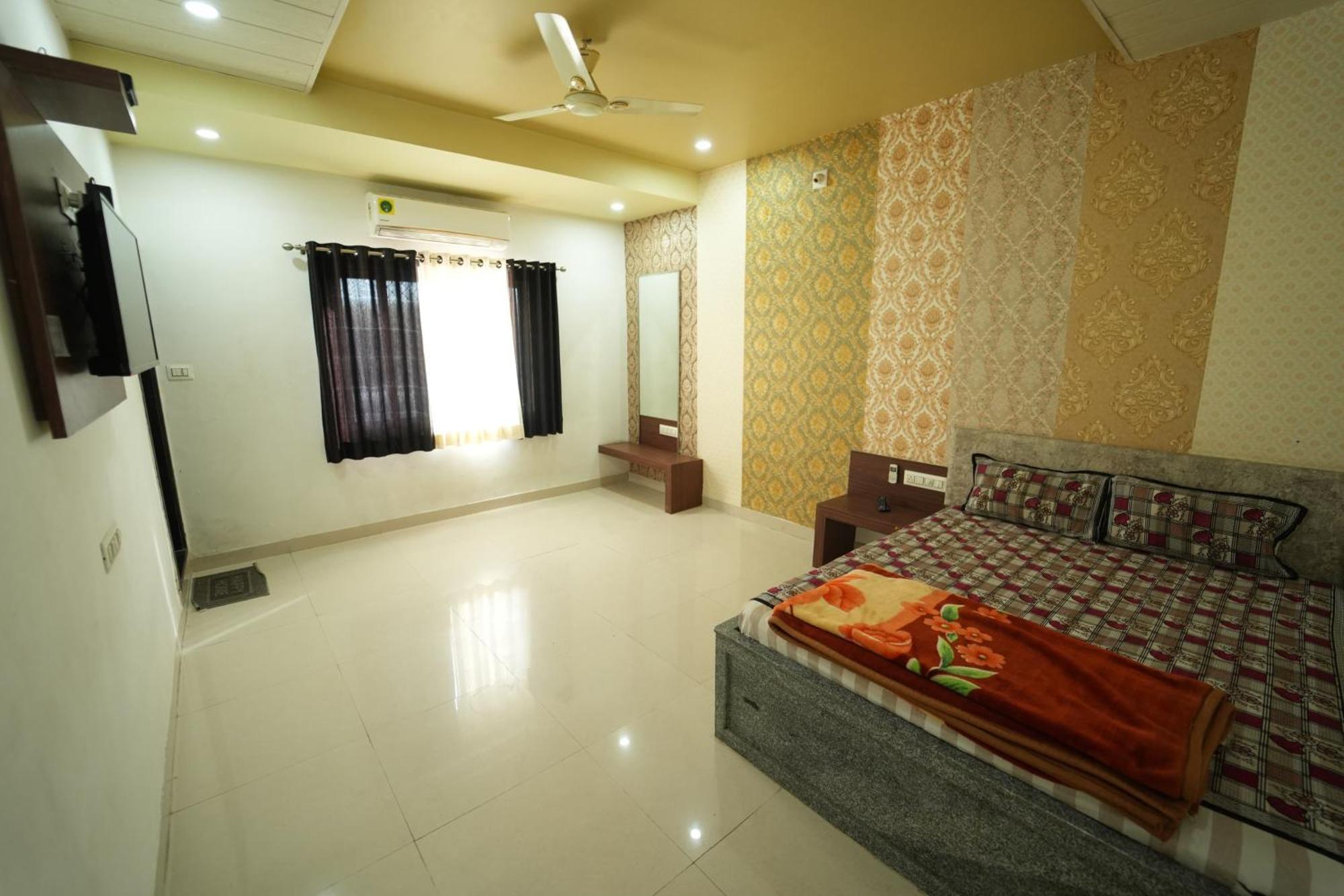 Hotel Pawar Palace And Restaurant Kelwa  Exterior photo